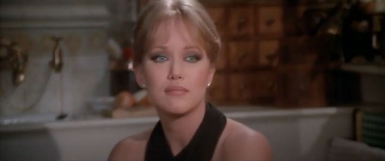 Tanya Roberts, in una scena del film "007 - Bersaglio mobile"