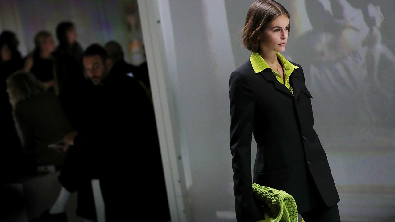 modella sfilata bottega veneta