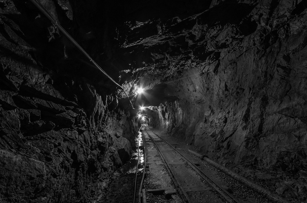 Cina, salvati 11 dei 22 minatori intrappolati sotto terra