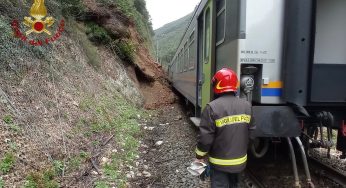 Umbria, treno deragliato a causa di una frana sui binari. Nessun ferito