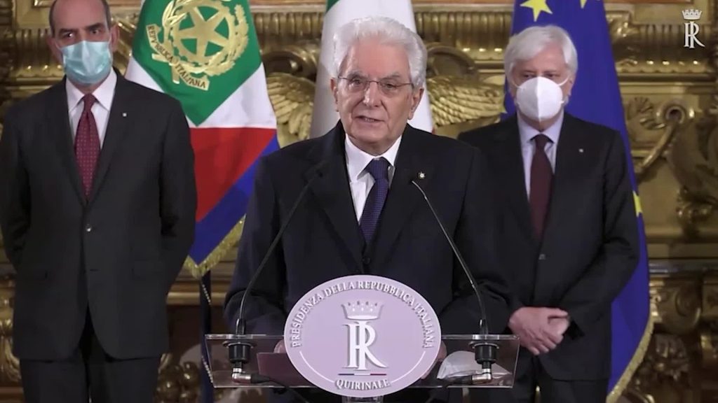 Mattarella: "Serve un governo di alto profilo". Convocato Mario Draghi
