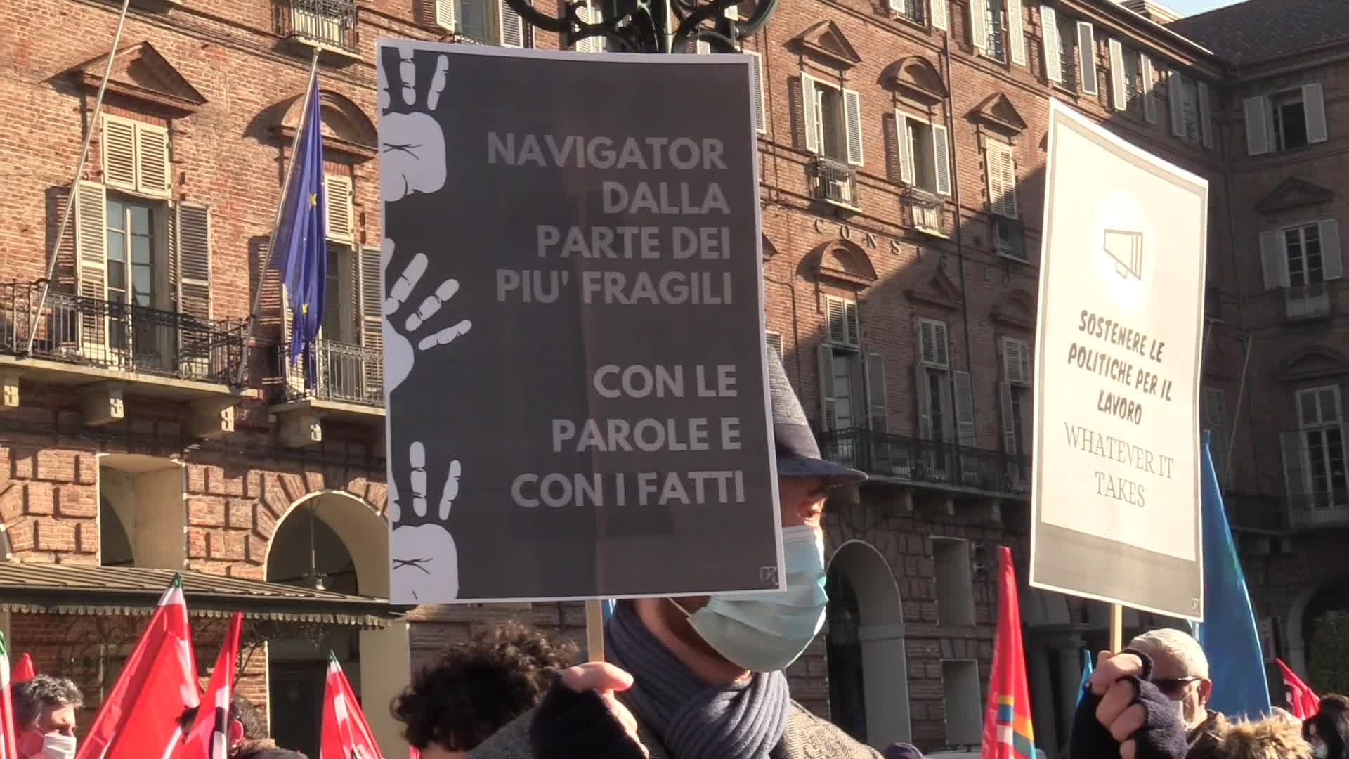 Navigator, a Torino la protesta: "Ma Draghi non ci preoccupa"