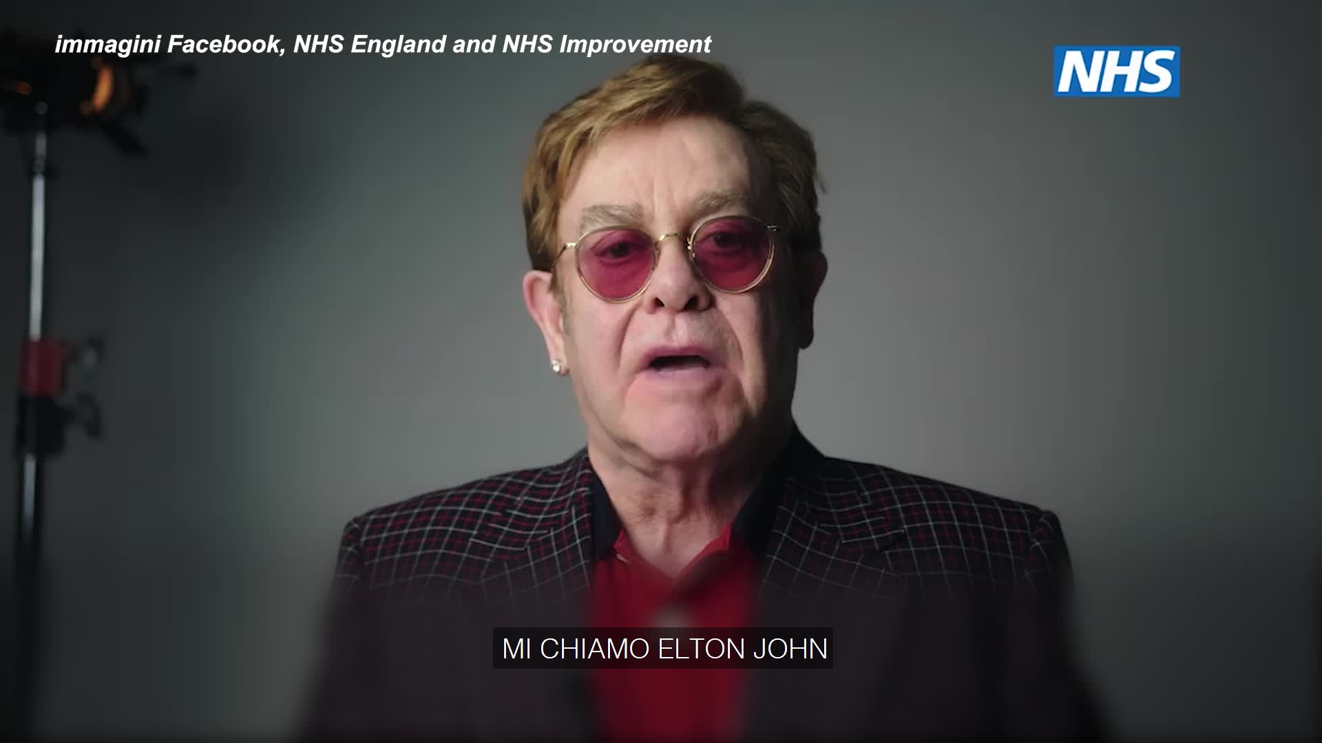 Covid, Elton John e Michael Caine invitano i britannici a vaccinarsi