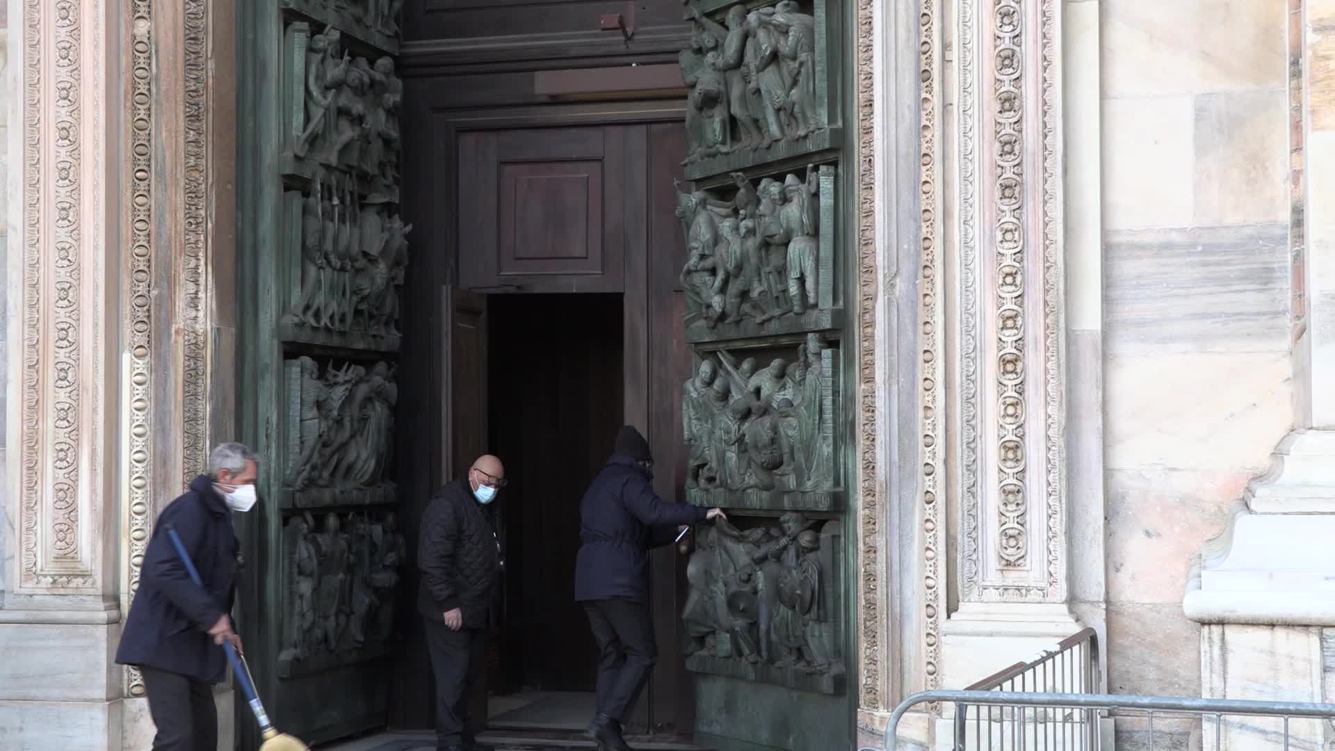 Milano, riapre il Duomo: tornano i visitatori dopo lo stop