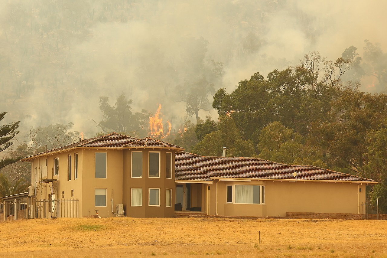 Australia, incendio fuori controllo vicino a Perth. Distrutte 30 case