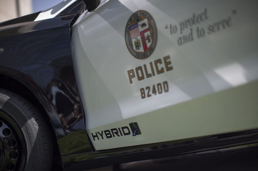 Usa, agente gli tiene il ginocchio sul collo per 5 minuti: morto 30enne