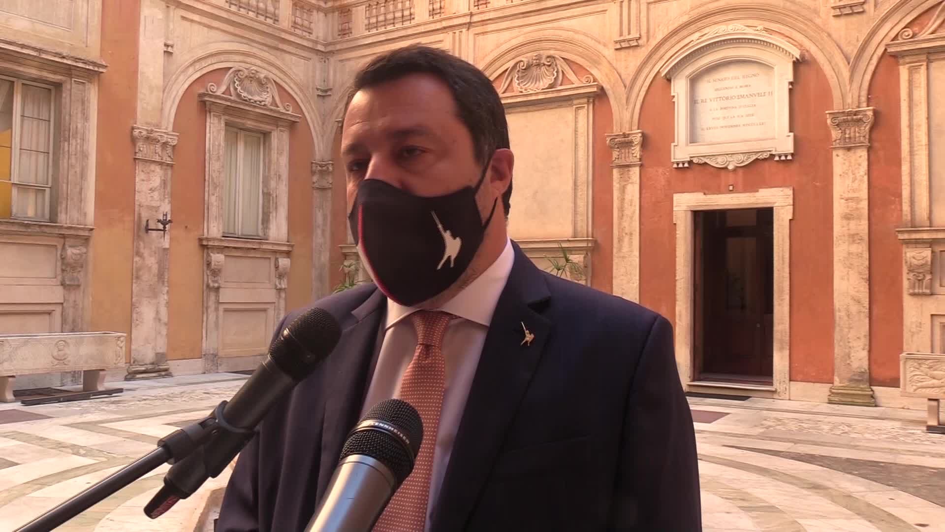 Sputnik V, Salvini: "Se Spallanzani lo ritiene sicuro, perché non utilizzarlo"