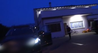 Tiziano Renzi sbotta contro il cronista: “Fuori dalle p***e” – VIDEO