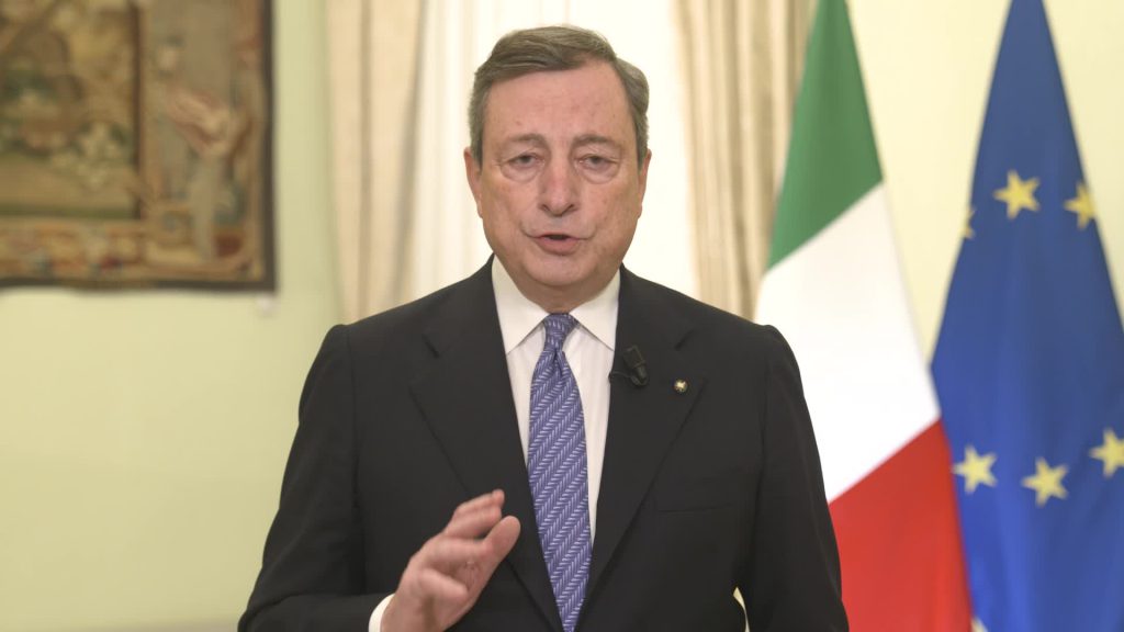 AstraZeneca, il piano di Draghi: vaccinazione a tutti gli over 60