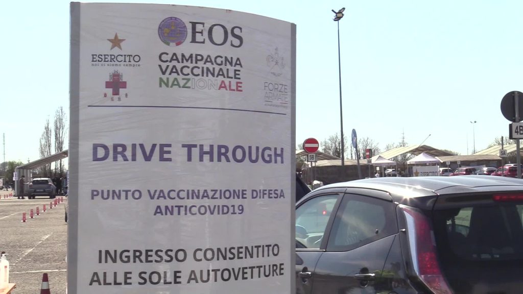AstraZeneca, cosa succede adesso con le prenotazioni bloccate?
