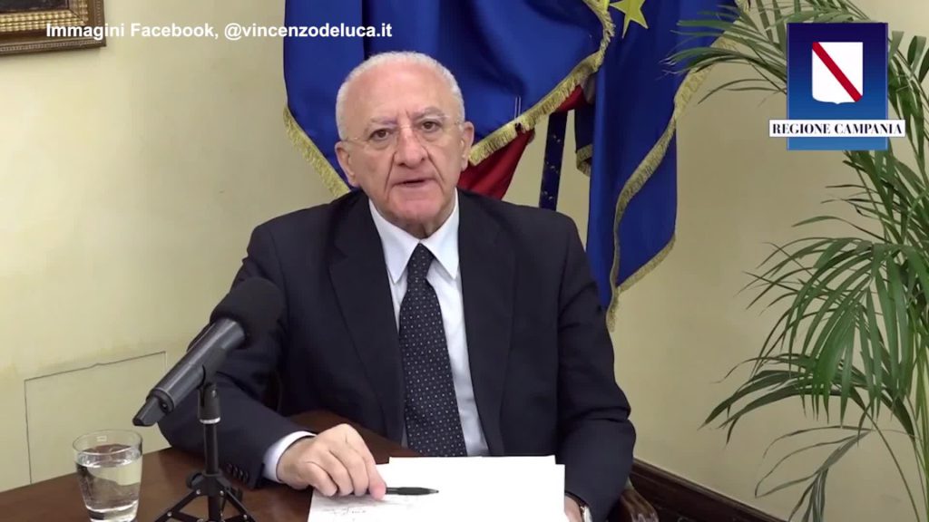 De Luca: "Errore non avere pensato di produrre in Italia i vaccini"