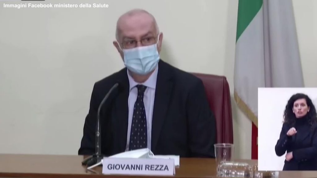 Rezza: "Incidenza alta, frenare la campagna vaccinale è rischioso"
