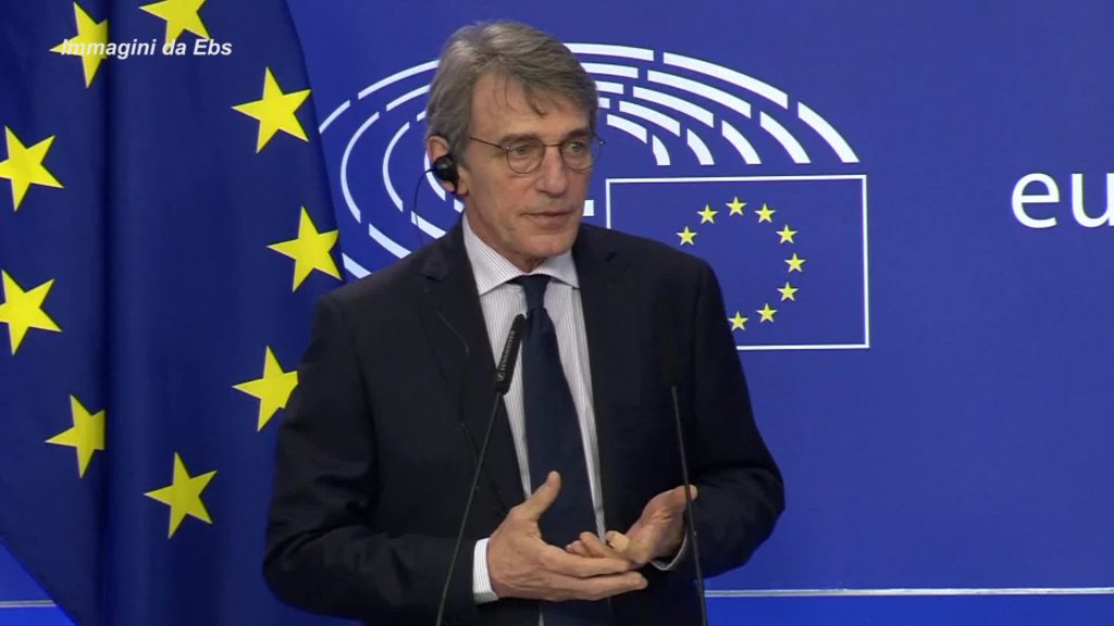 Sassoli: "Non possiamo sprecare neanche un vaccino"