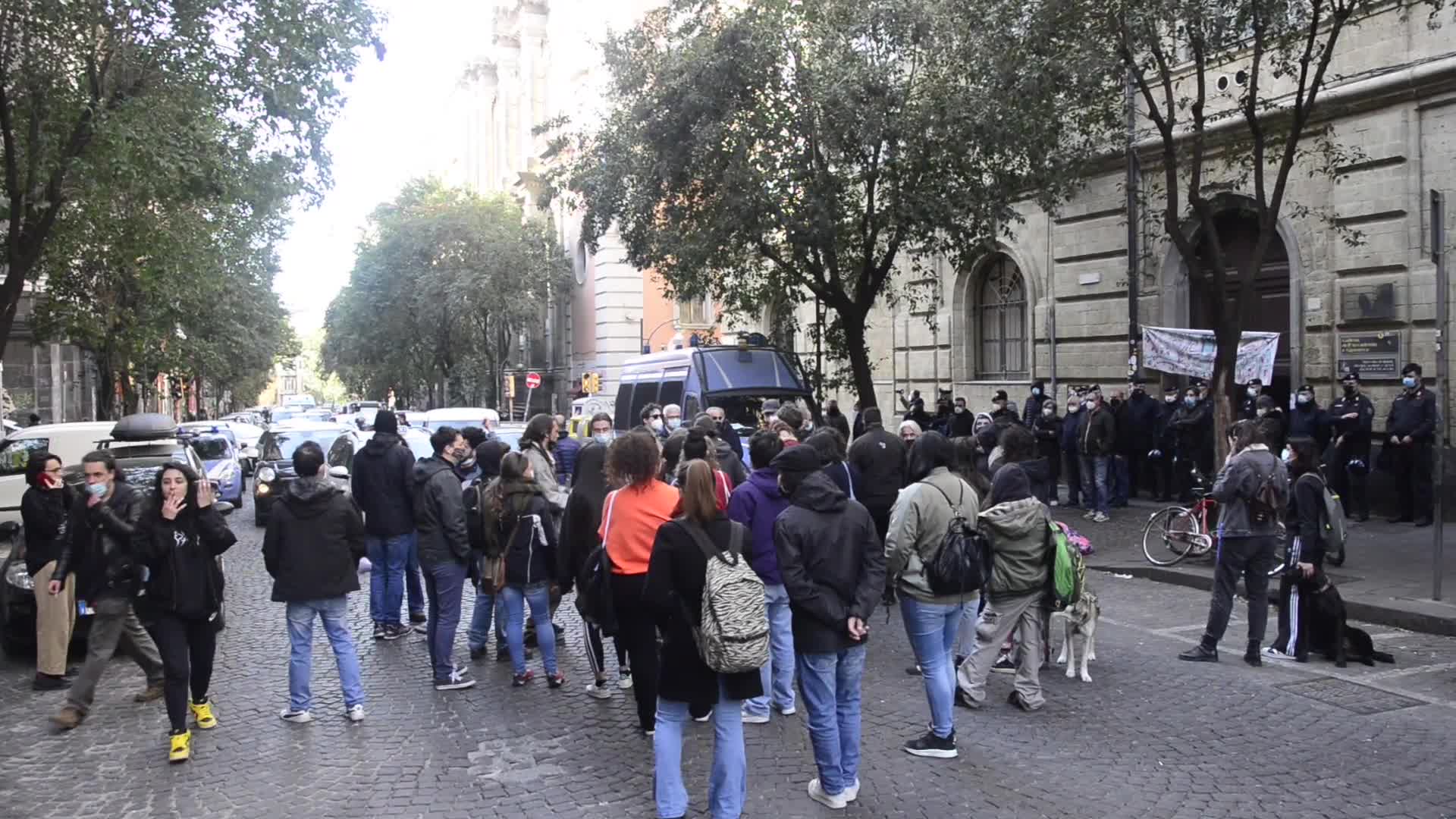 Napoli: Accademia di Belle Arti sgomberata, ma la protesta continua