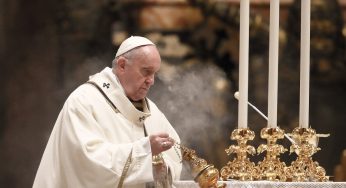 Papa Francesco: “No Vax anche tra i vescovi”, poi apre alle unioni gay