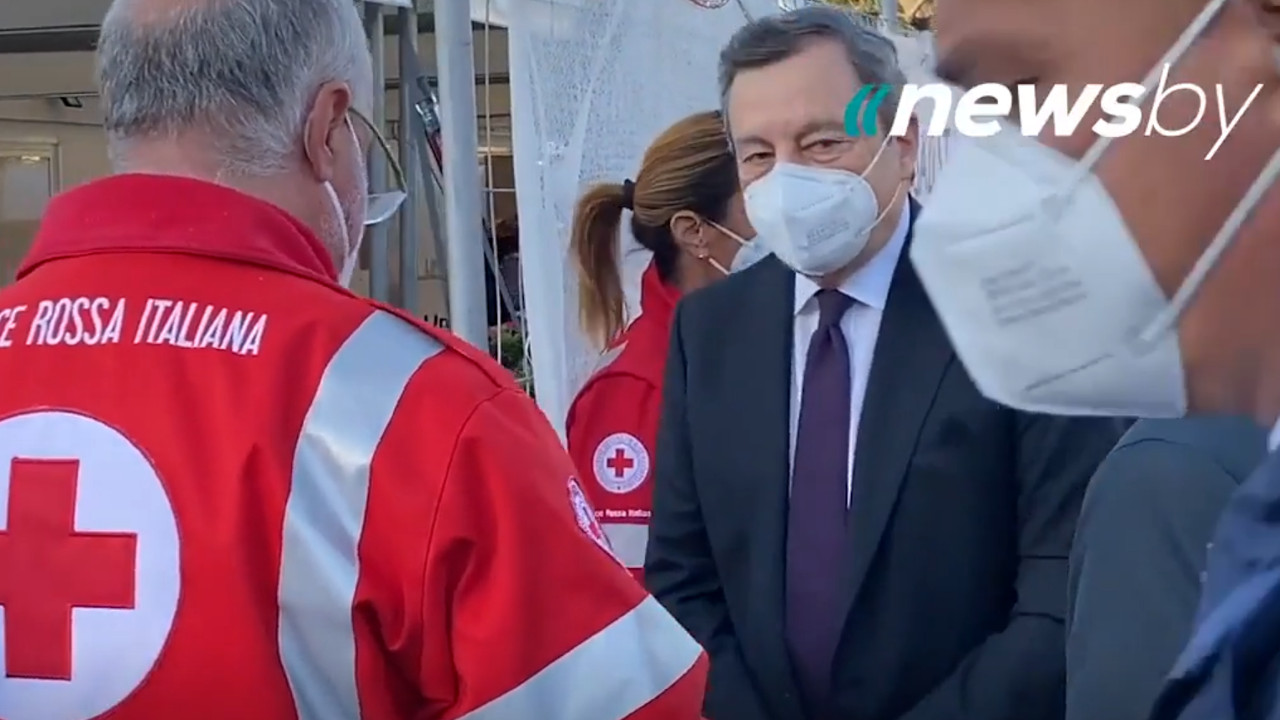 Covid, Mario Draghi e la moglie vaccinati con AstraZeneca. VIDEO