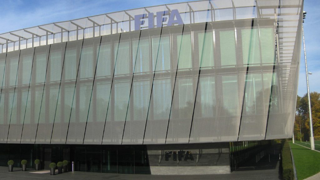 Mondiali Qatar 2022, soffia il vento della protesta: l'imbarazzo della FIFA