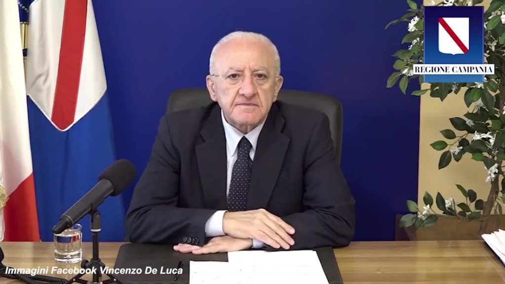 Campania in zona rossa, De Luca non ci sta: “Criteri demenziali”
