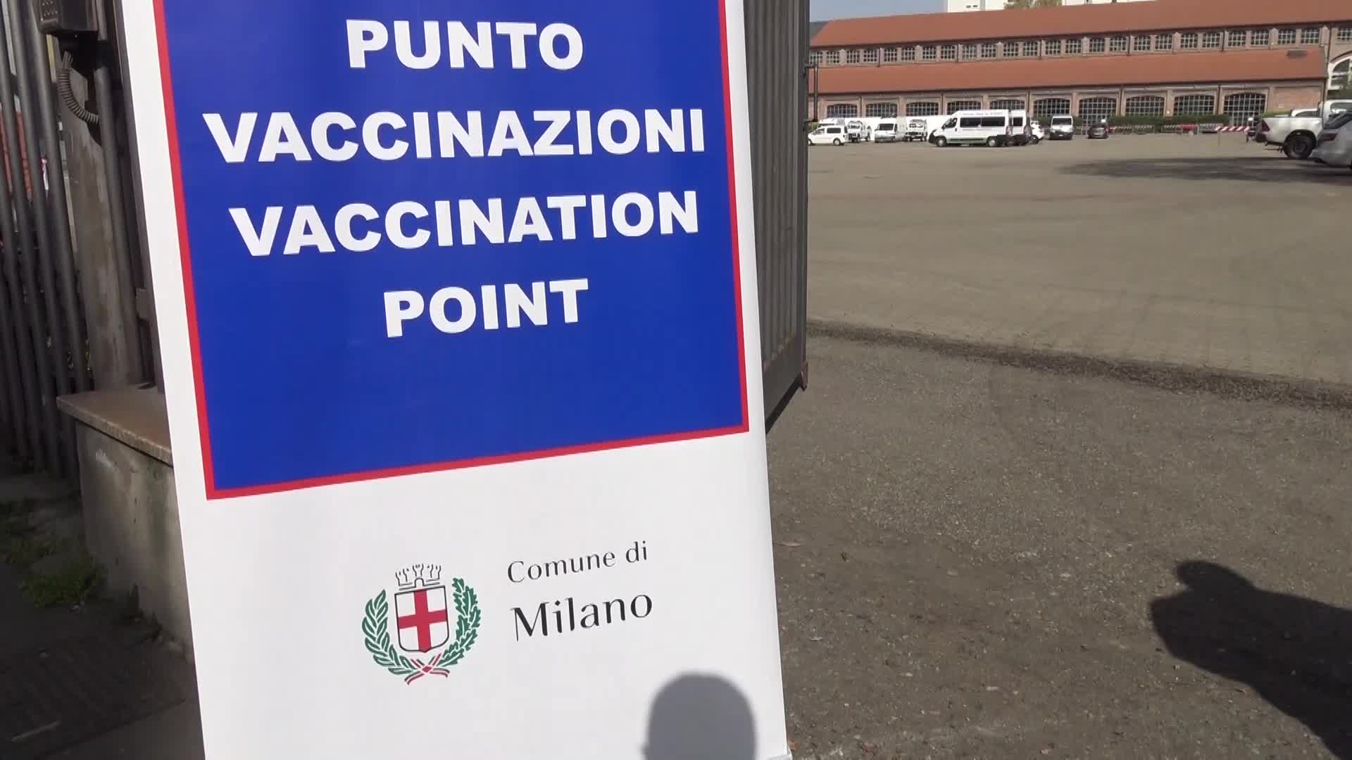 Vaccino anti-Covid, ancora disagi in Lombardia: "Siamo esasperati"