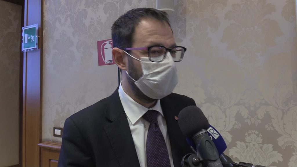 Covid, Patuanelli: "Stato di emergenza molto probabilmente sarà prorogato"