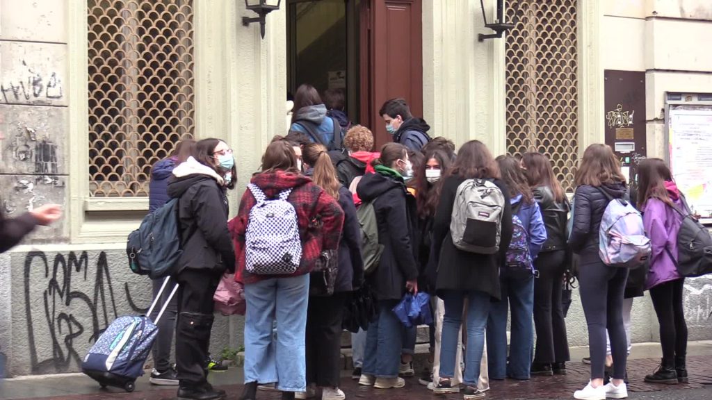 Scuola, con la variante Delta resteranno le misure anti Covid