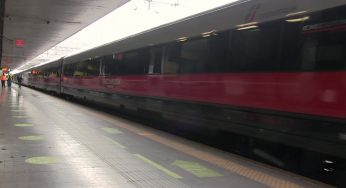 Covid, Trenitalia annuncia cancellazioni: consigli per chi viaggia