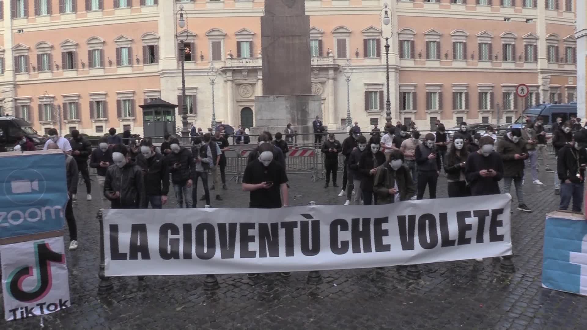 Riaperture, i giovani di Fratelli d'Italia chiedono 'libertà'