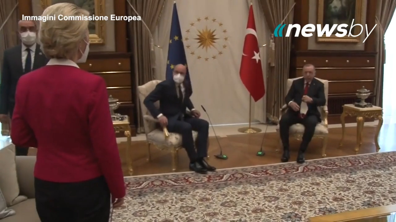 Turchia, niente sedia per von der Leyen: gaffe o provocazione di Erdogan?