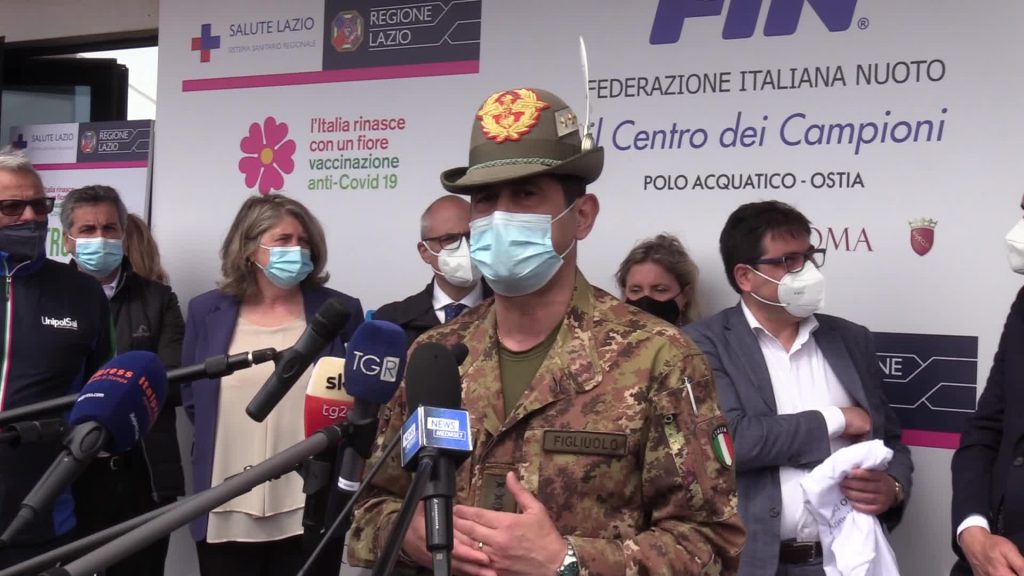 Vaccini, Figliuolo: "Valutiamo AstraZeneca agli under 60"