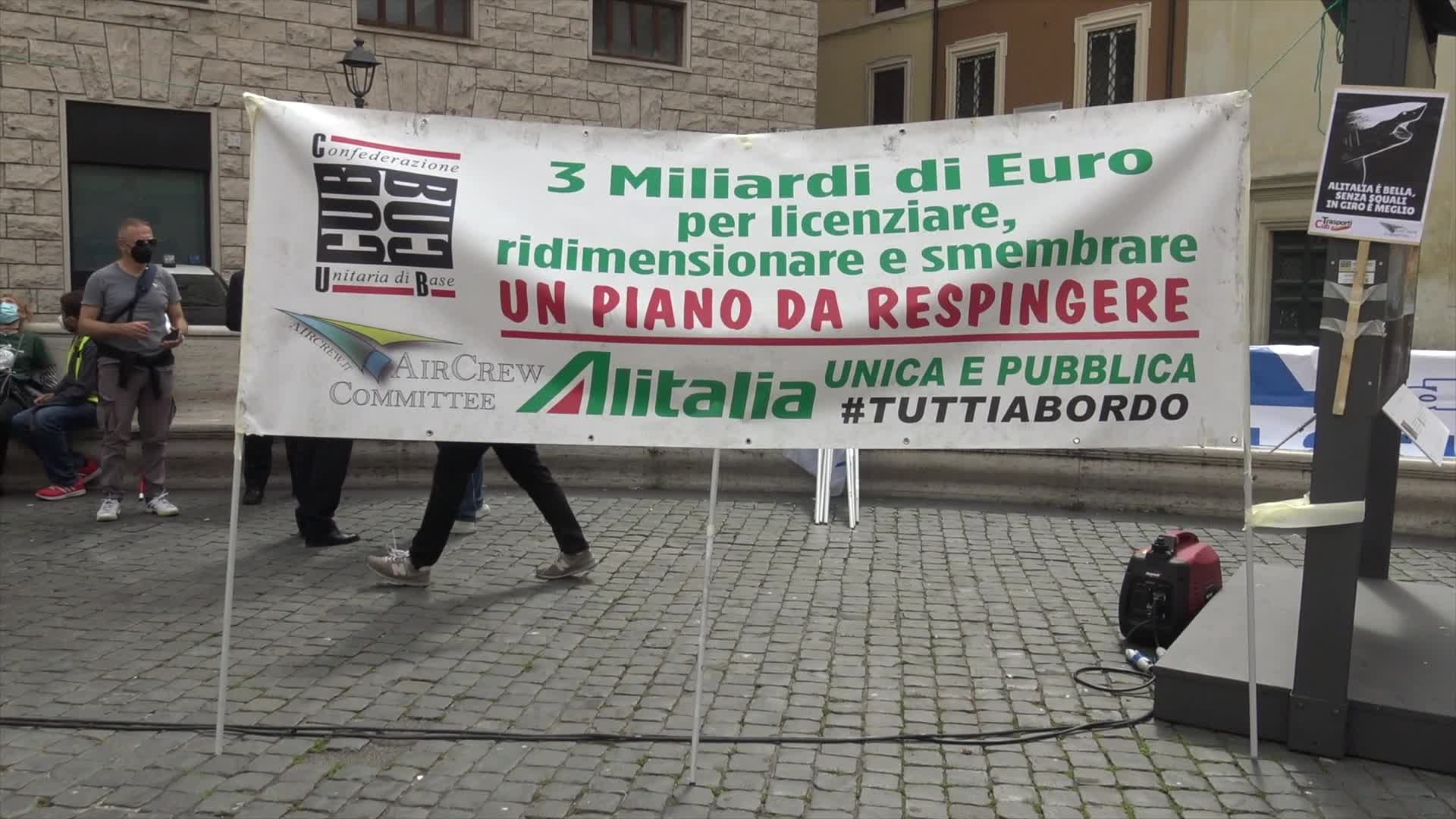 Alitalia, lavoratori in protesta nel centro di Roma