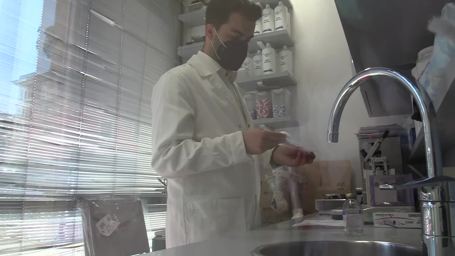 I gazebo delle farmacie di Roma passano dai tamponi ai vaccini
