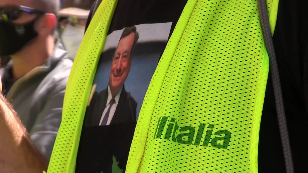 Alitalia, lavoratori protestano di fronte al Mef contro nuovo piano Ita