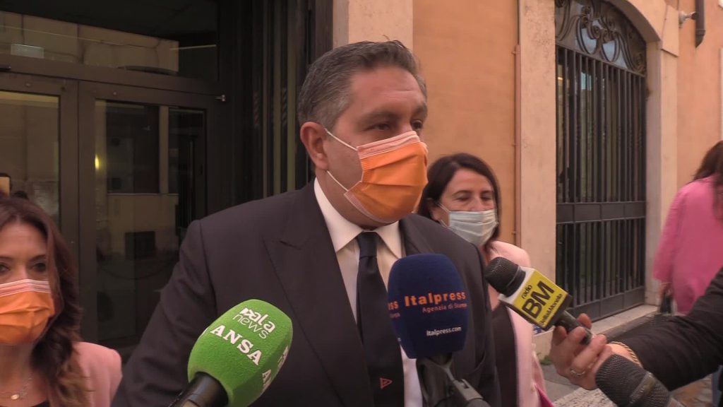 Il Green Pass per le scuole divide il Cdx. Toti è favorevole, Salvini no