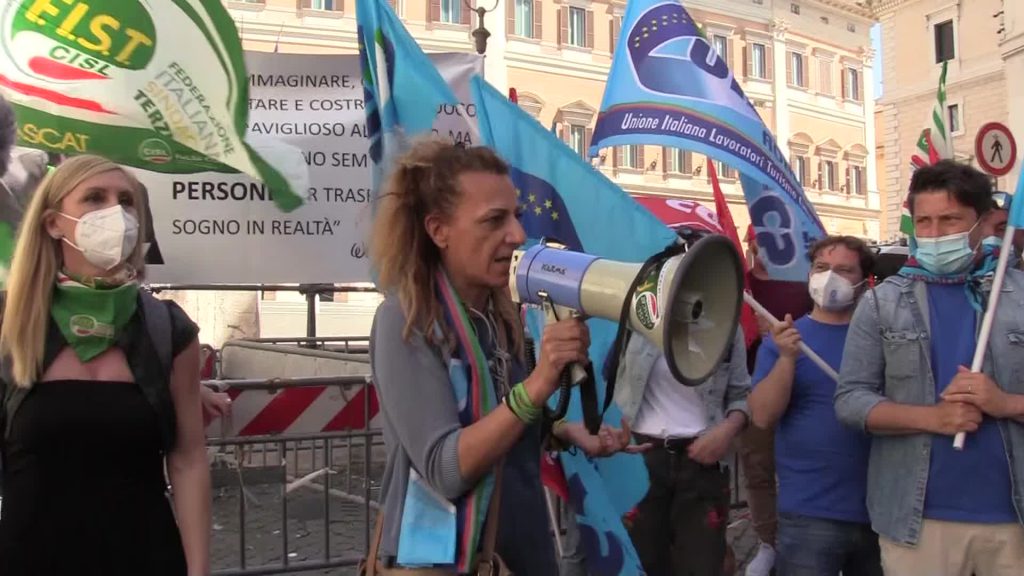 Disney Store di tutta Italia a rischio chiusura, sit-in lavoratori a Montecitorio #2