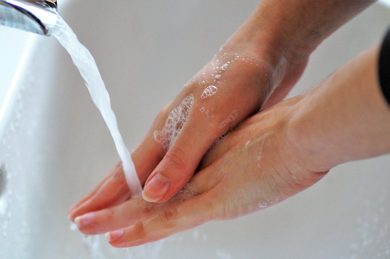 L'igiene delle mani è essenziale per ridurre il rischio di malattie (Pixabay)