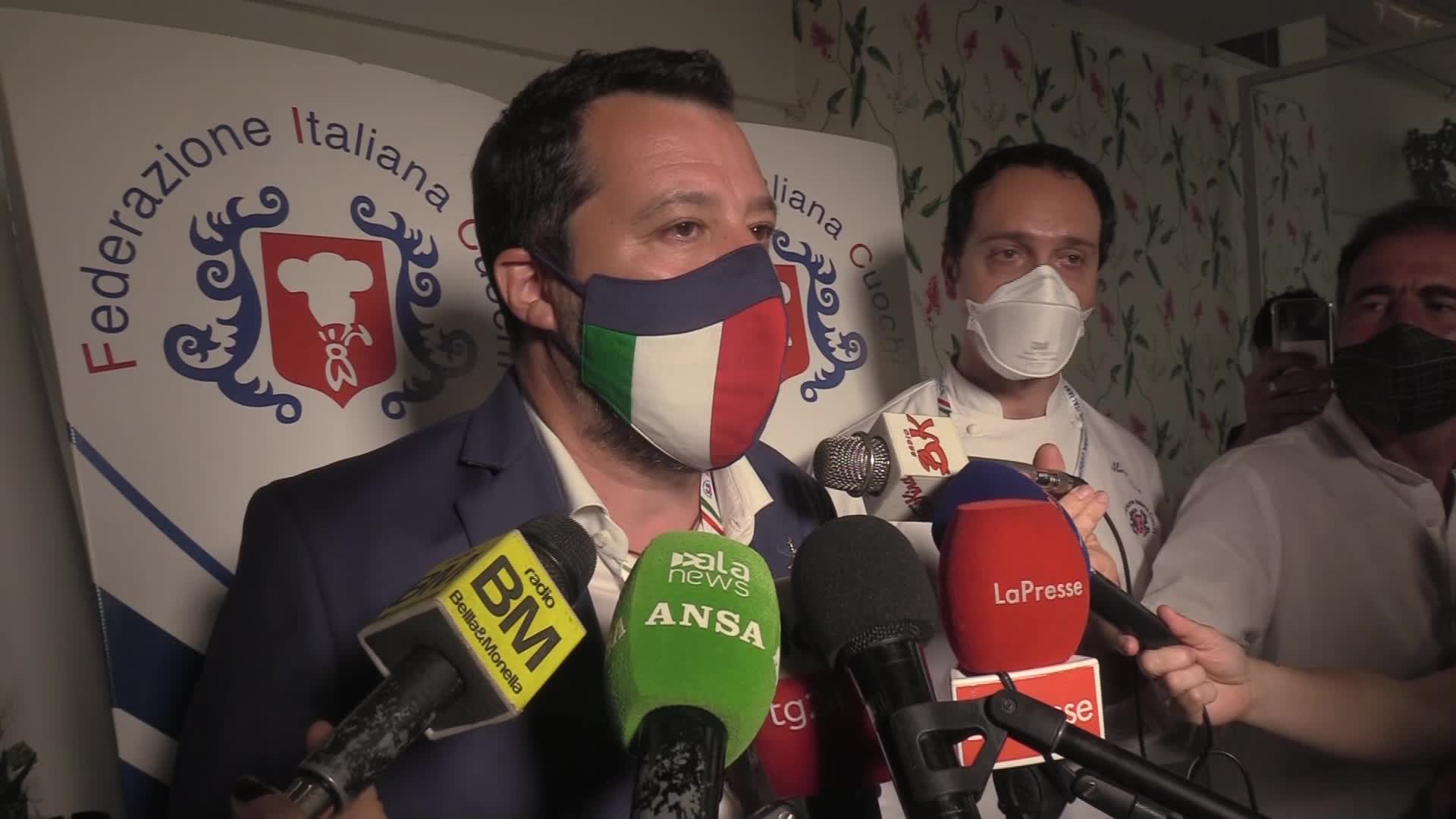 Salvini: "Centrodestra? No a fusione, ma parliamo con una voce sola"