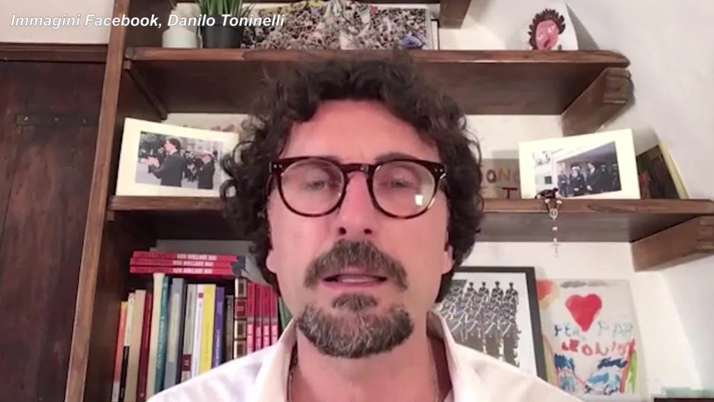 Toninelli: "Dobbiamo accettare che fiducia di Grillo in Conte non ci sia"