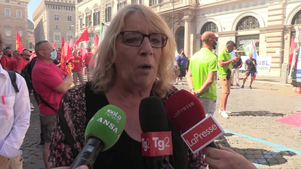 Lavoro, i petrolchimici scioperano: "Subito un incontro con il Mise"