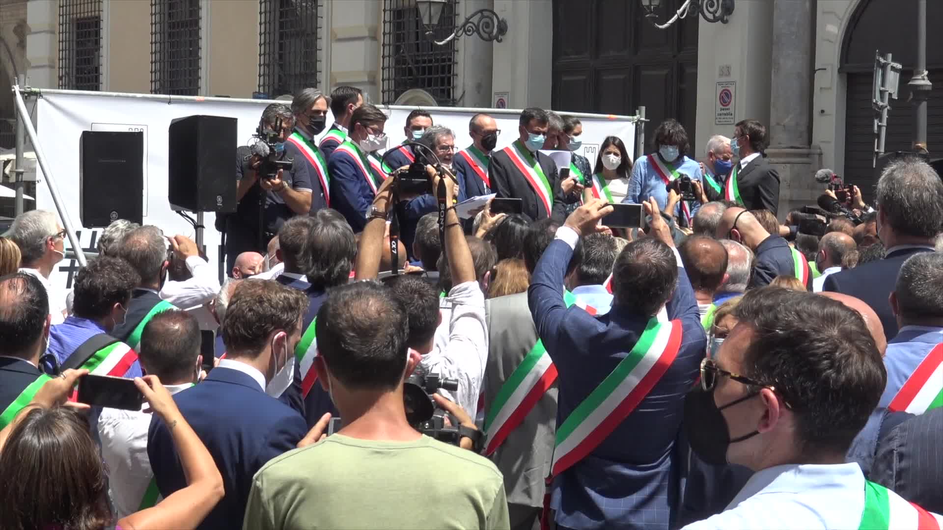 Roma, la protesta dei sindaci: "Serve un cambio di passo"