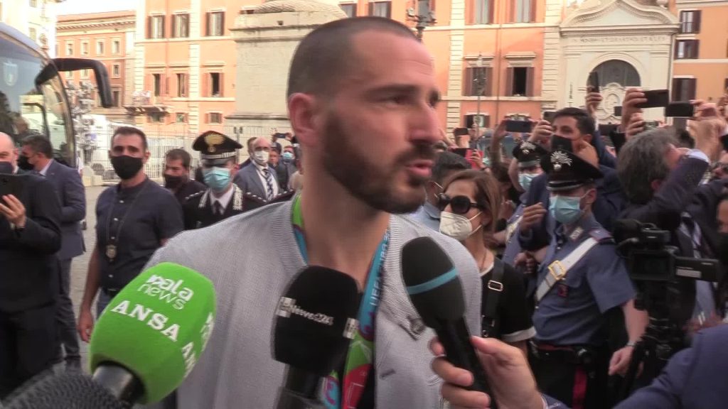 Bonucci torna sul bus scoperto della Nazionale: “Scaricabarile”