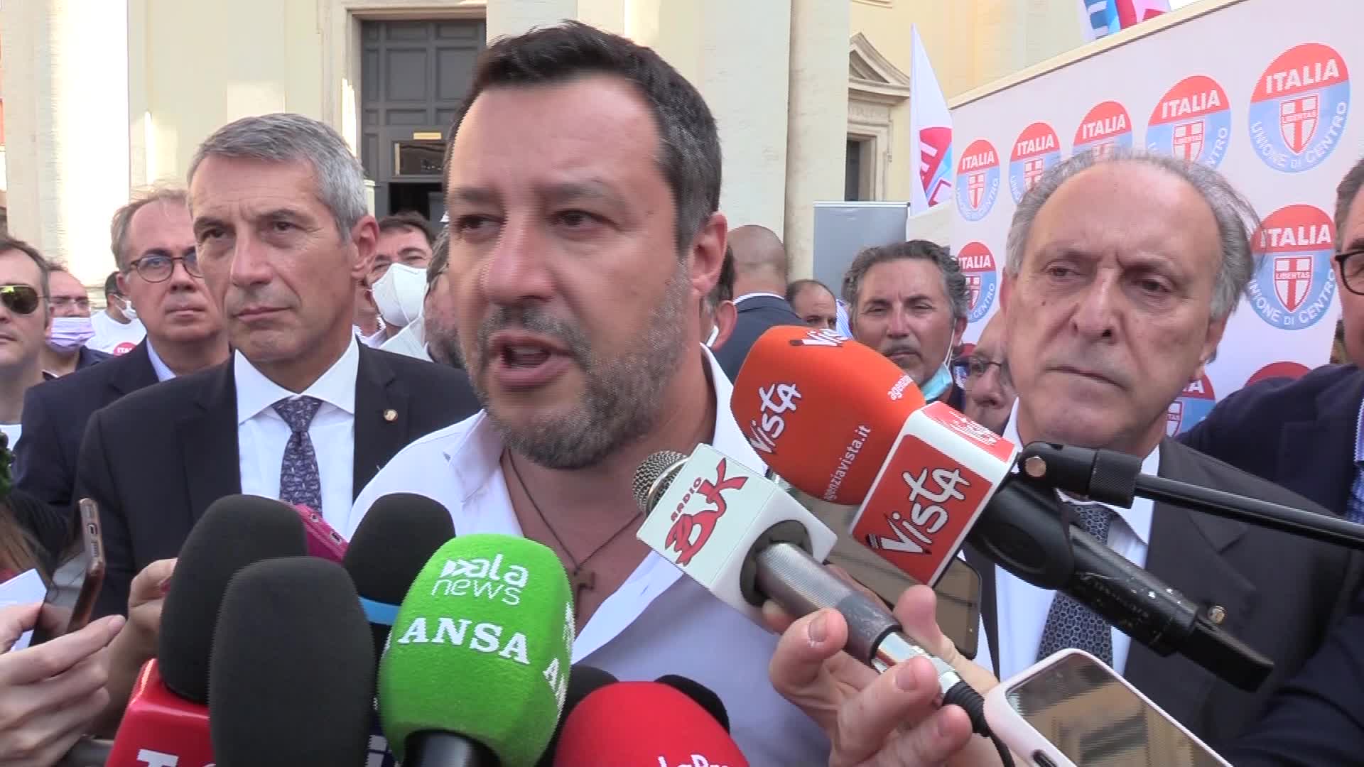 Salvini: "Proposta delle Regioni su zona gialla è equilibrata"