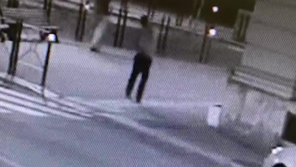 Voghera, il video della vittima che colpisce l'assessore leghista