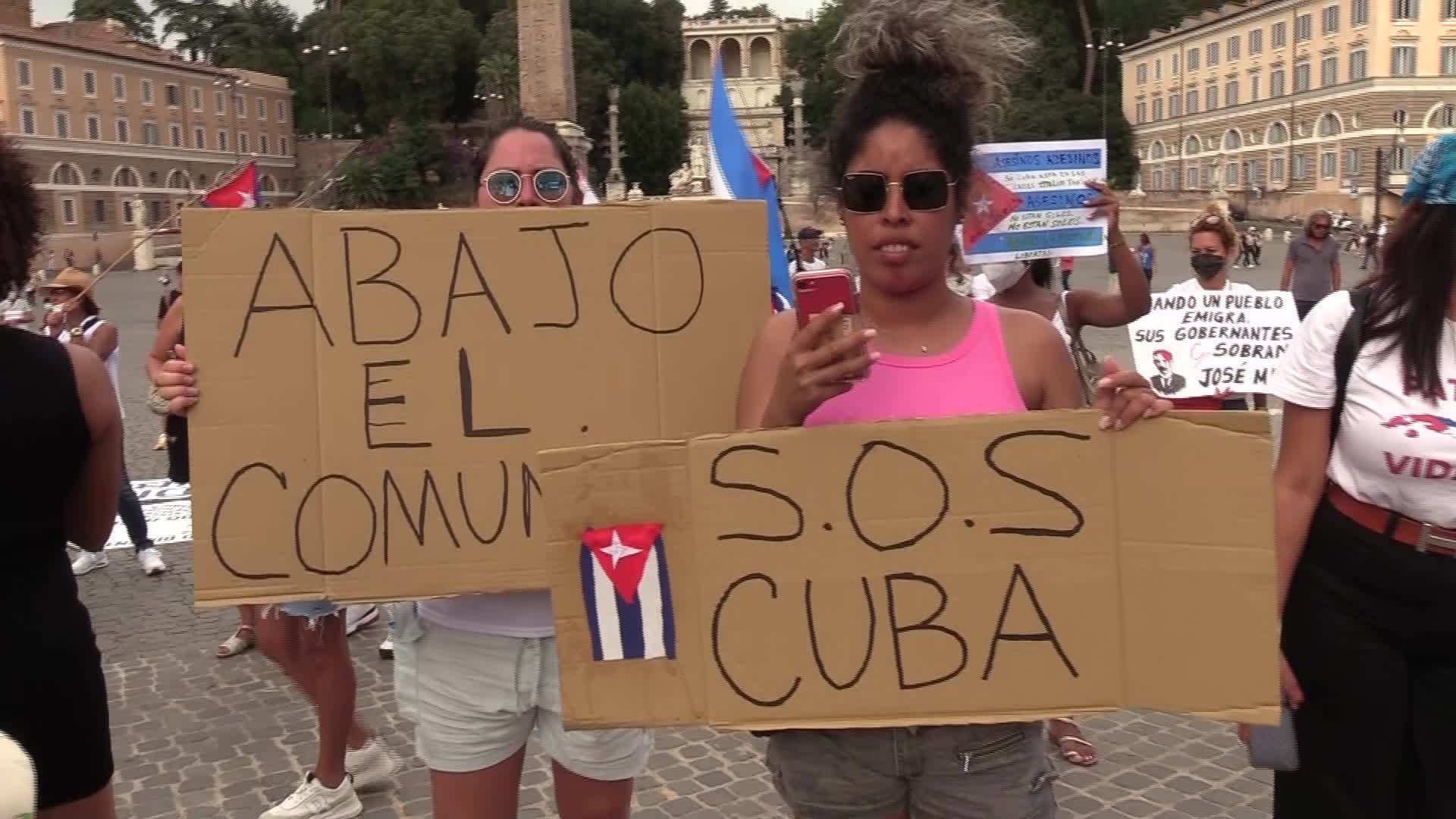 Roma, in centinaia in piazza per la manifestazione degli italo-cubani