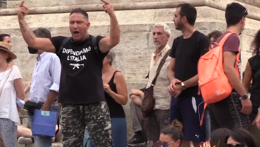 Corteo 'Io Apro', giornalisti presi di mira da frange estremiste a Roma