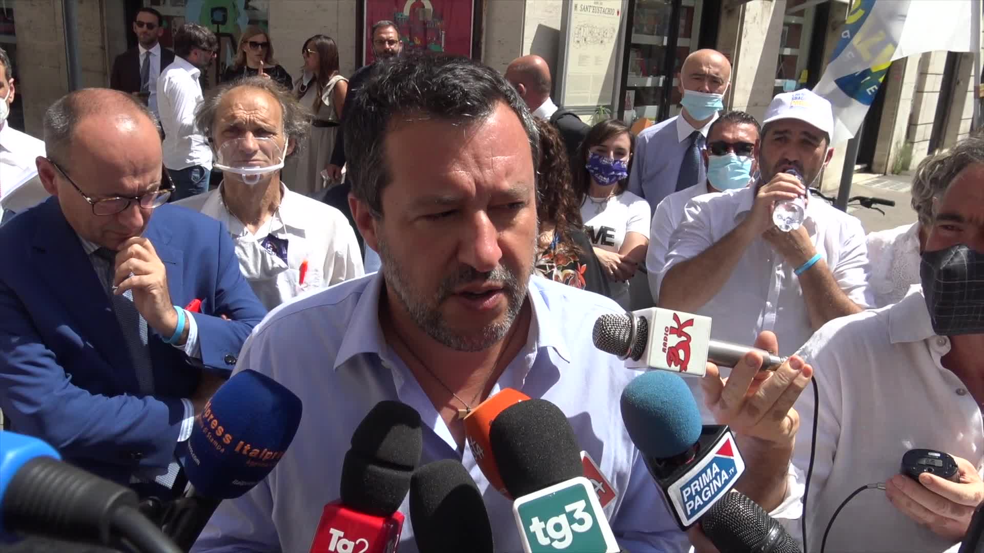 Salvini sulle manifestazioni contro il Green Pass: "Condanno le violenze"