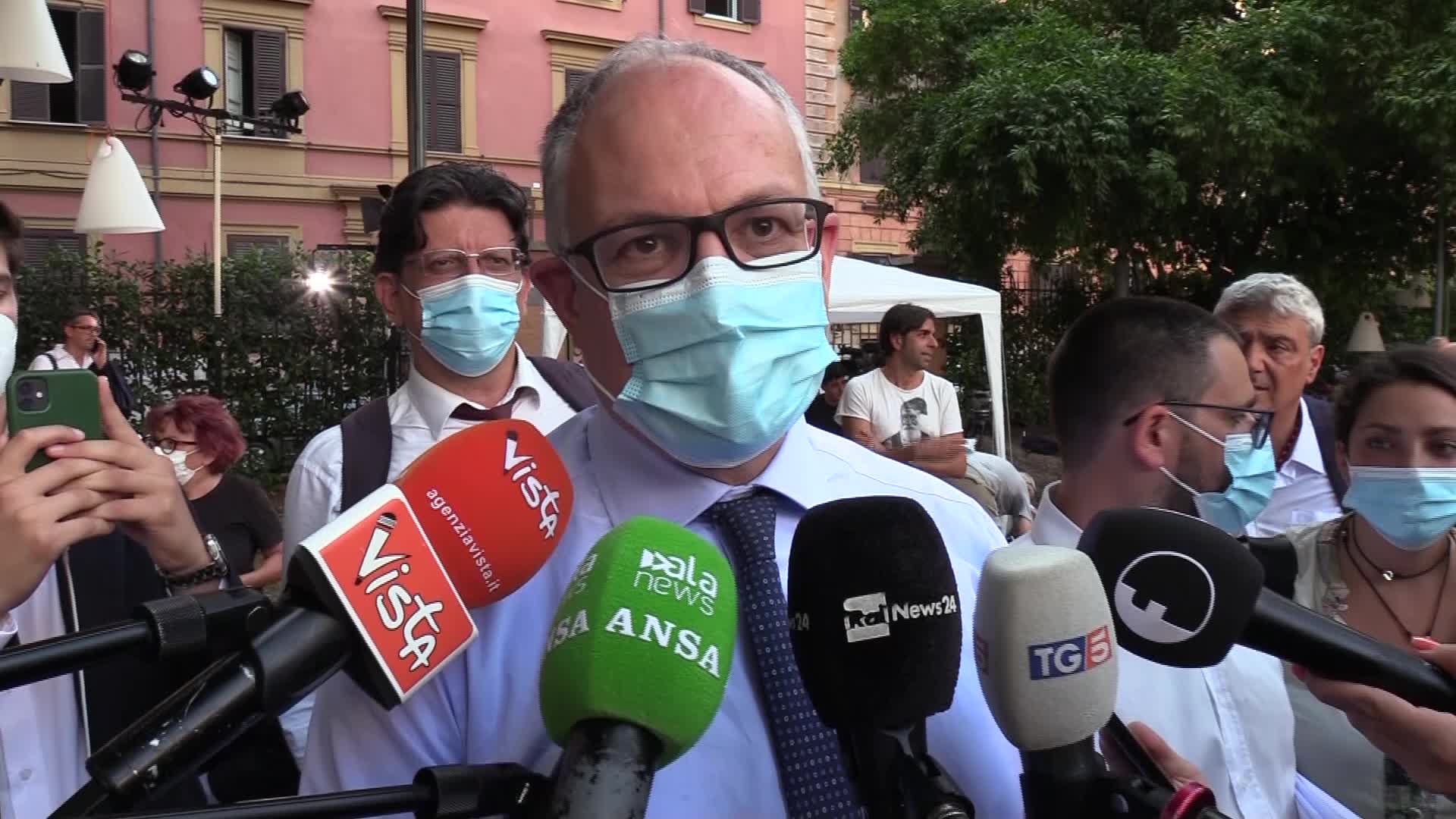 Gualtieri: "L'atteggiamento di Calenda sull'emergenza rifiuti è singolare"