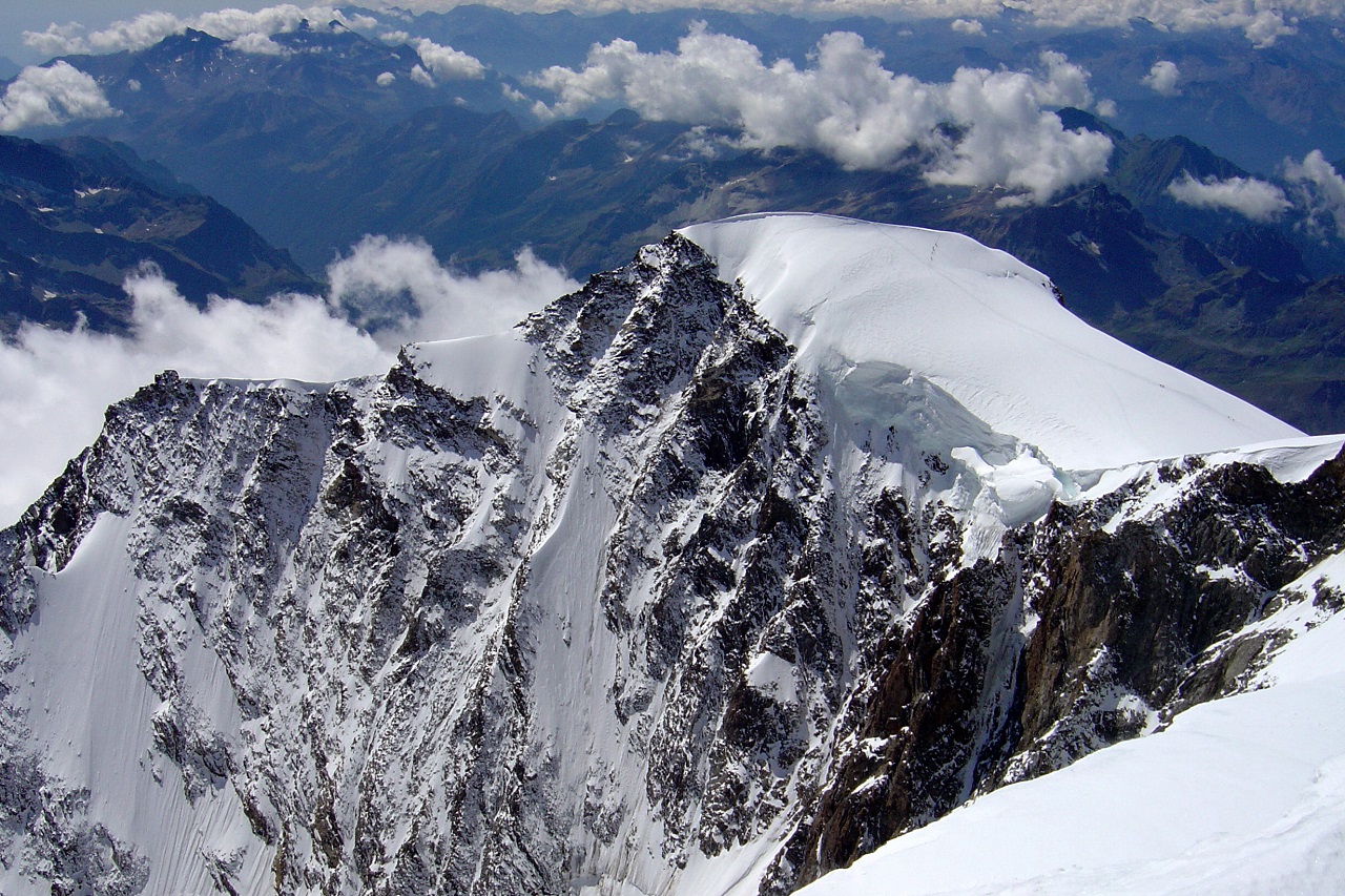 Tragedia sul Monte Rosa: due alpiniste sono morte per assideramento