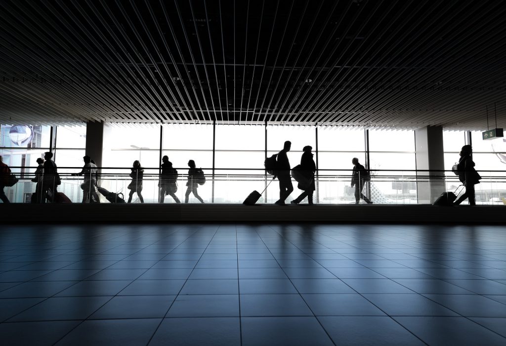 Natale, le regole per i viaggi all’estero e il rientro in Italia