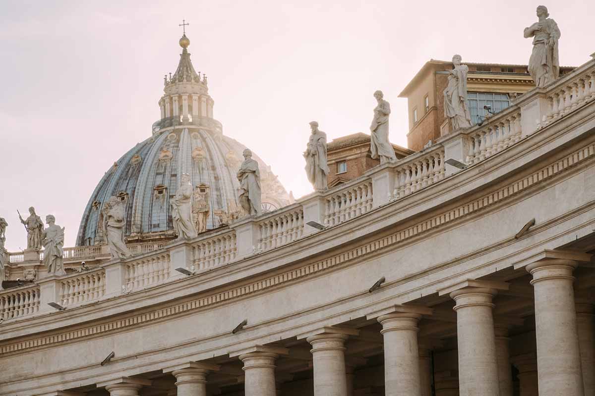 Vaticano: “Chiesa affronti mancanza di fede e corruzione al suo interno”