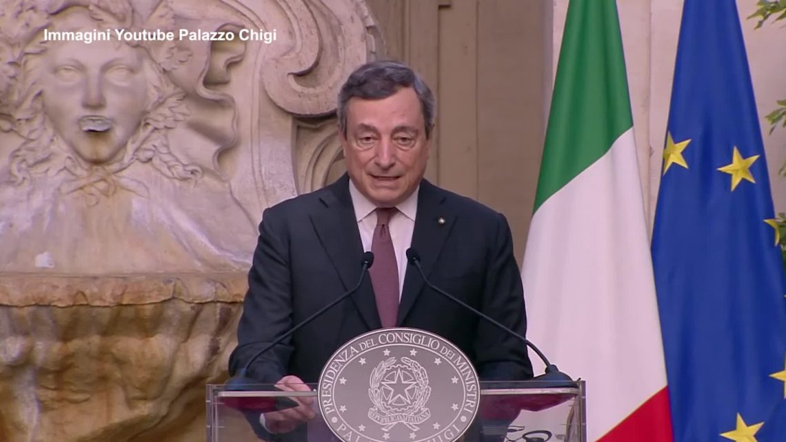 Afghanistan, governo italiano: interviene Draghi, polemiche su Di Maio
